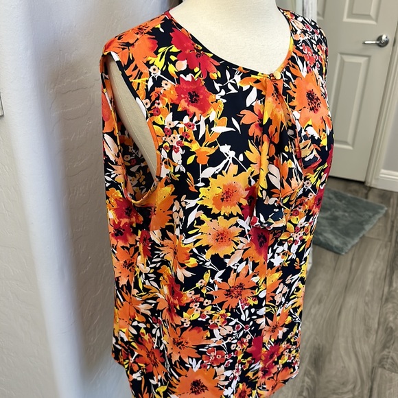 Beautiful Fall Orange Leaves Ladies V Neck Sleeveless Top w Gold Button - Picture 5 of 6